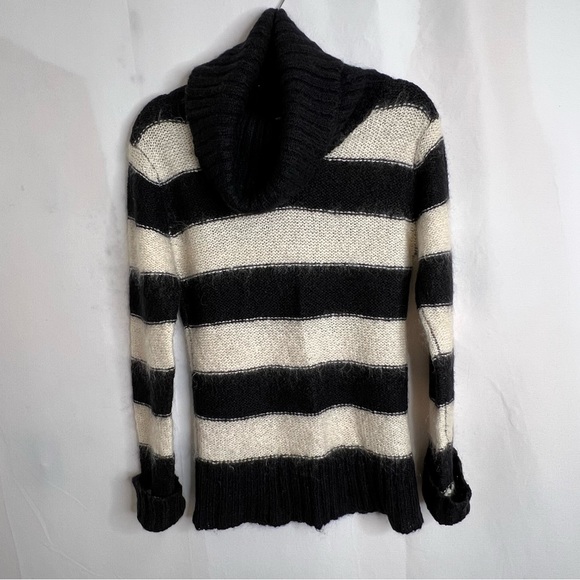 Olive des Olive Women’s Mock Neck Turtleneck Black and White Size Small/Medium - Picture 1 of 10